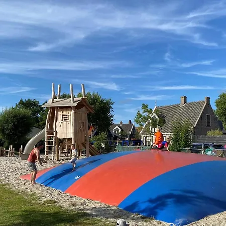 Recreatiepark Wiringherlant ホテル 3*