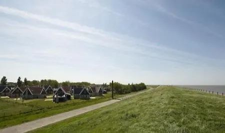 Hotel Recreatiepark Wiringherlant 3*